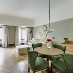Hotel The Wings Collection 4*