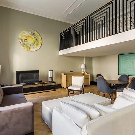 Hotel The Wings Collection 4*