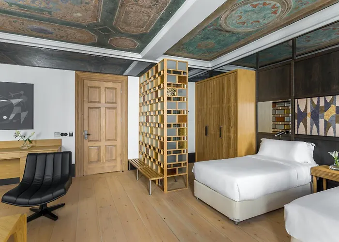 The Wings Collection Стамбул