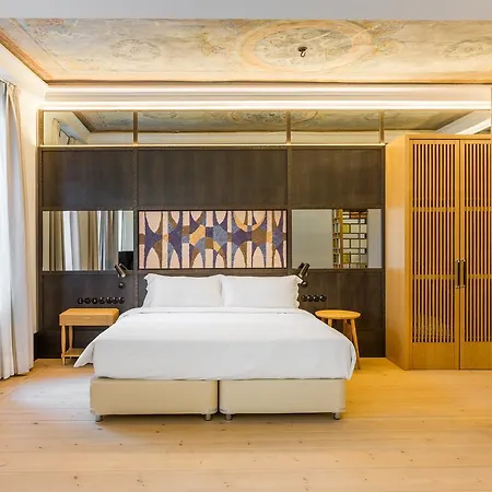 Hotel The Wings Collection 4*