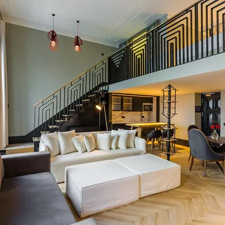 Mate Emir, Hotel Istanbul