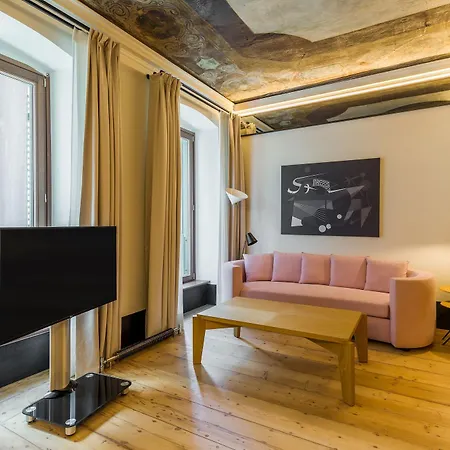 Mate Emir, Hotel 4*