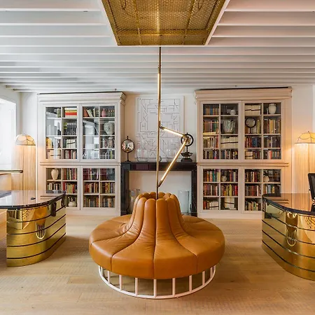 Mate Emir, Hotel