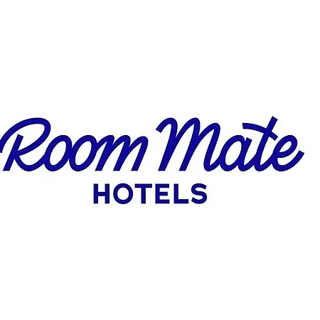 Mate Emir, Hotel 4*